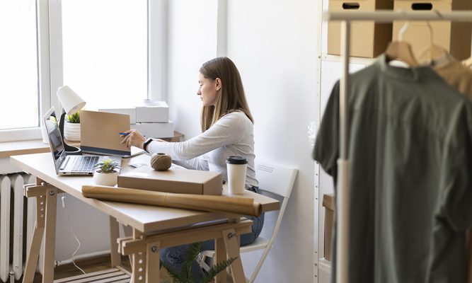 medium-shot-woman-with-notebook